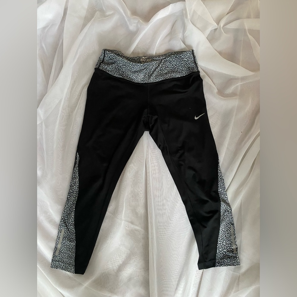 Nike Dri-Fit ankle length leggings Size Small (S)